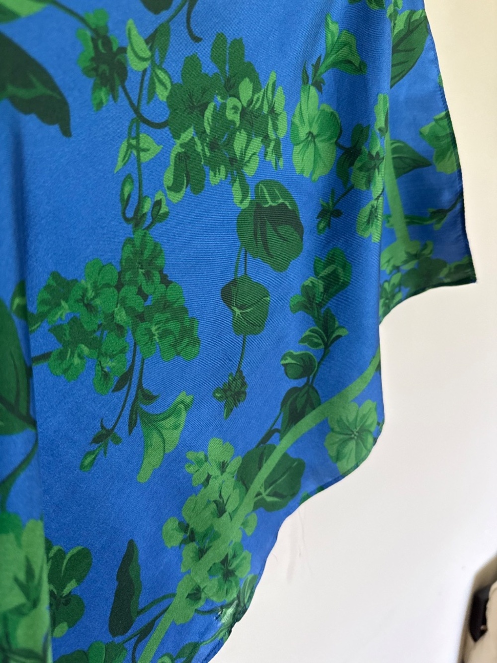 NWOT Ann Taylor 100% Silk Square Scarf Modern Vibrant Floral - Picture 10 of 12